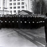 К первомайскому параду стаптывали каблуки. Гнедину трудно угодить...Но какая довольная физиономия потом была у него на трибуне... (фото Георгия Степанова)