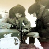 На дамбе зимой. Лисий нос. Гидрология и практика. (фото из архива VK Алексей Губин)